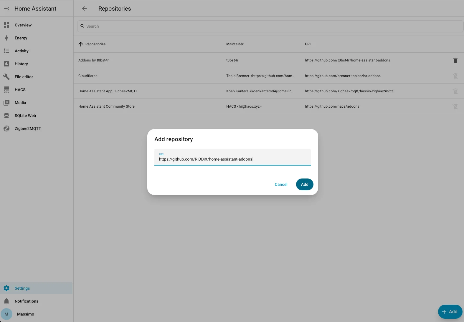 Aggiunta del repository custom RiDDiX nell'App Store di Home Assistant