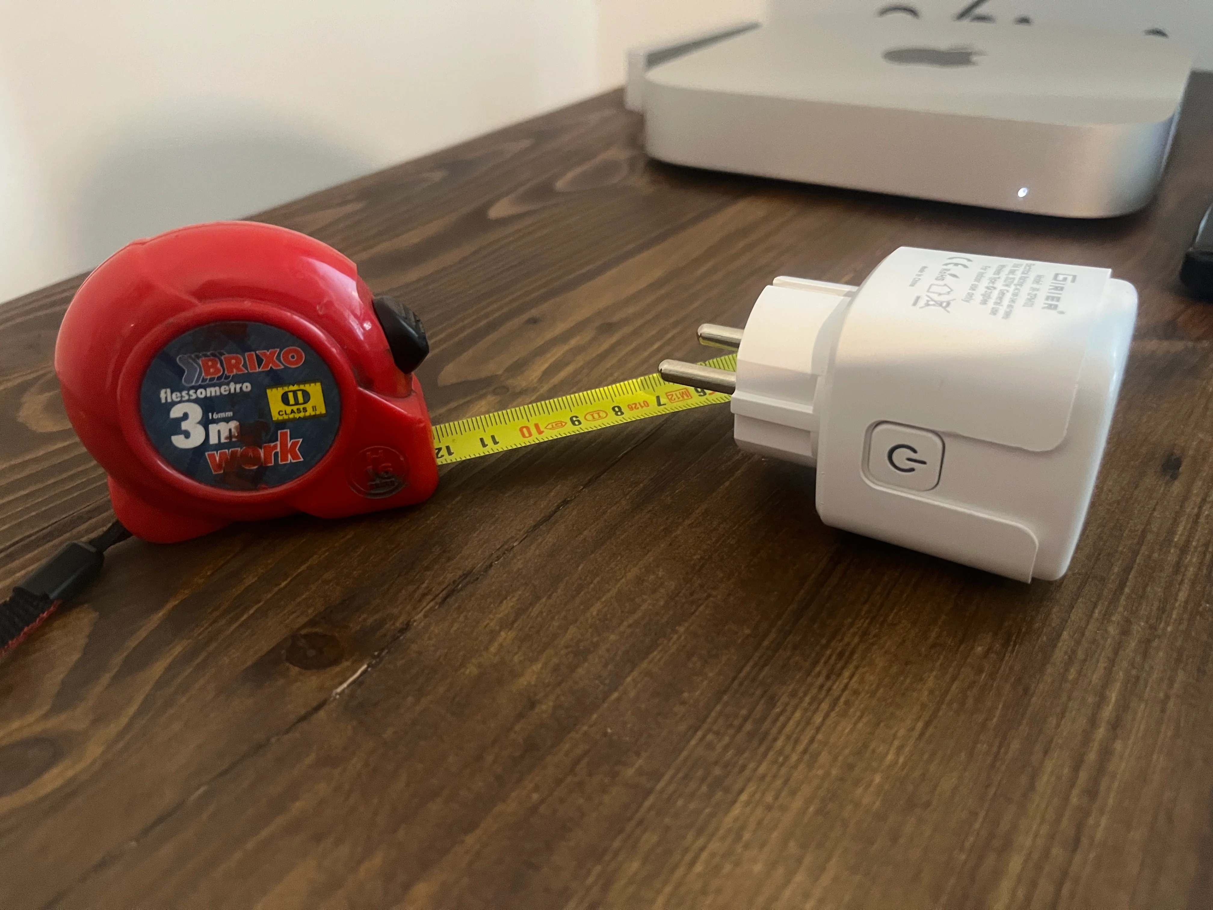 Presa smart Zigbee Girier JR-ZPM01 vista laterale