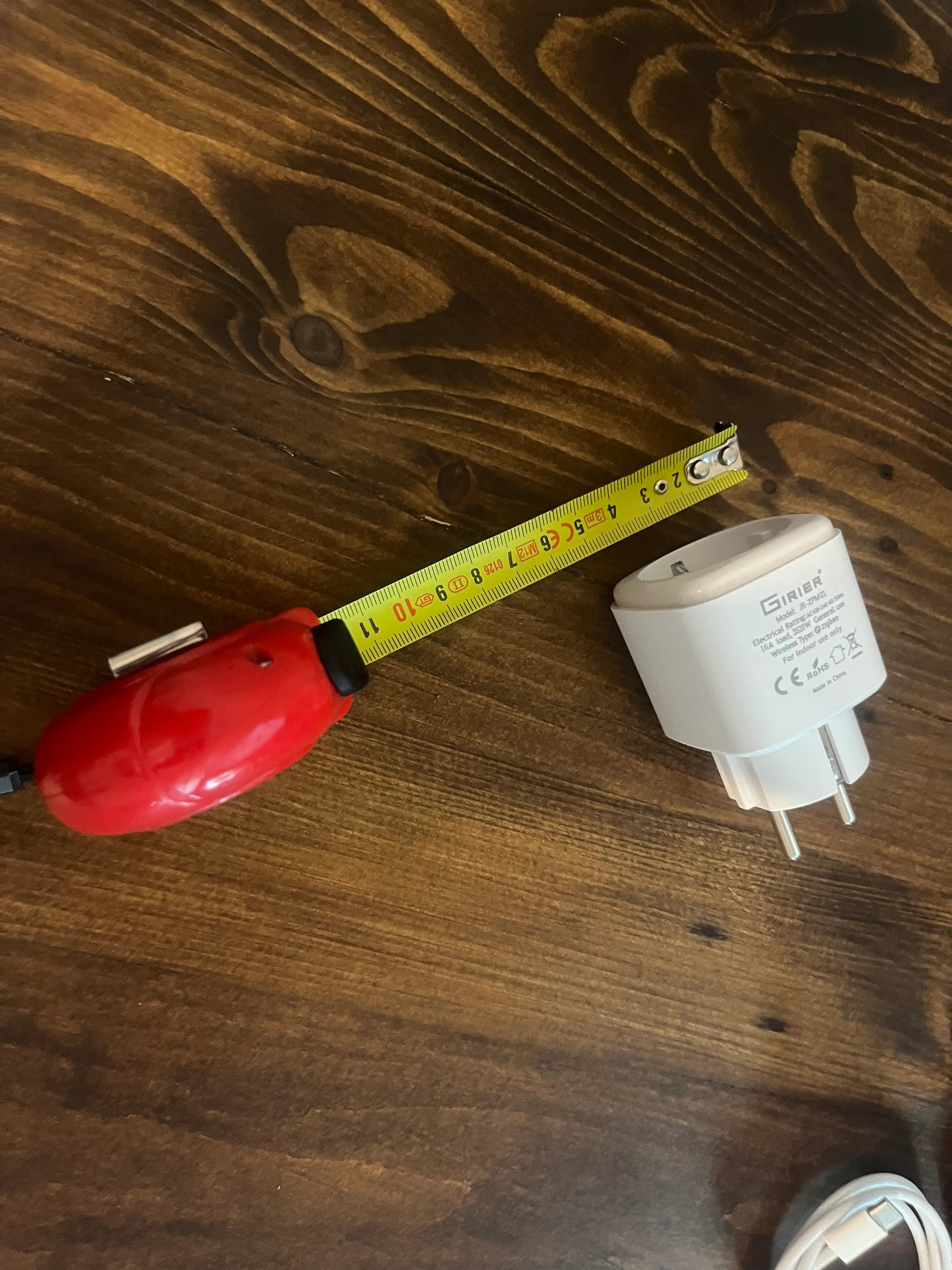 Presa smart Zigbee Girier JR-ZPM01 con metro, vista due