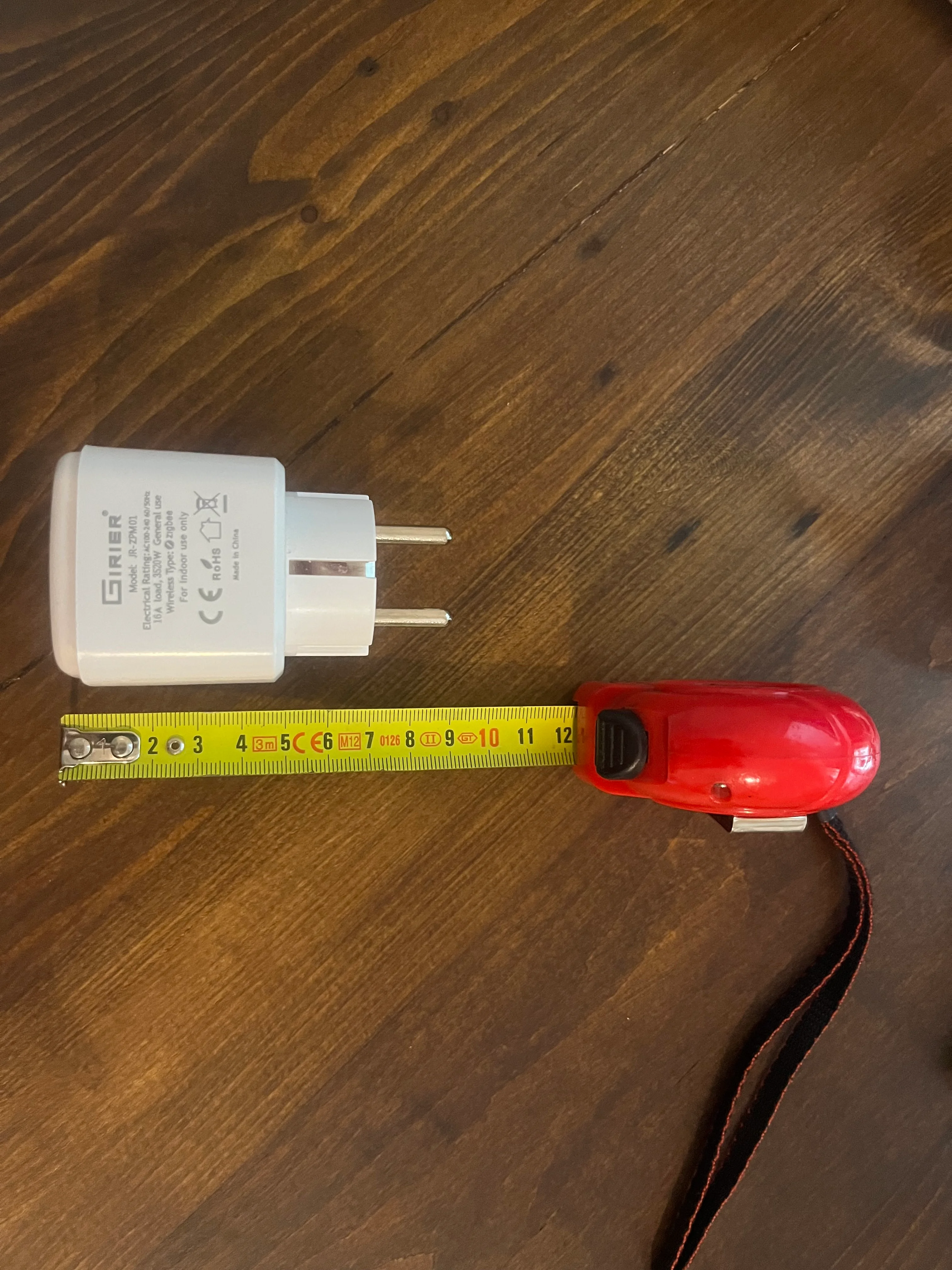 Presa smart Zigbee Girier JR-ZPM01 con metro, vista uno