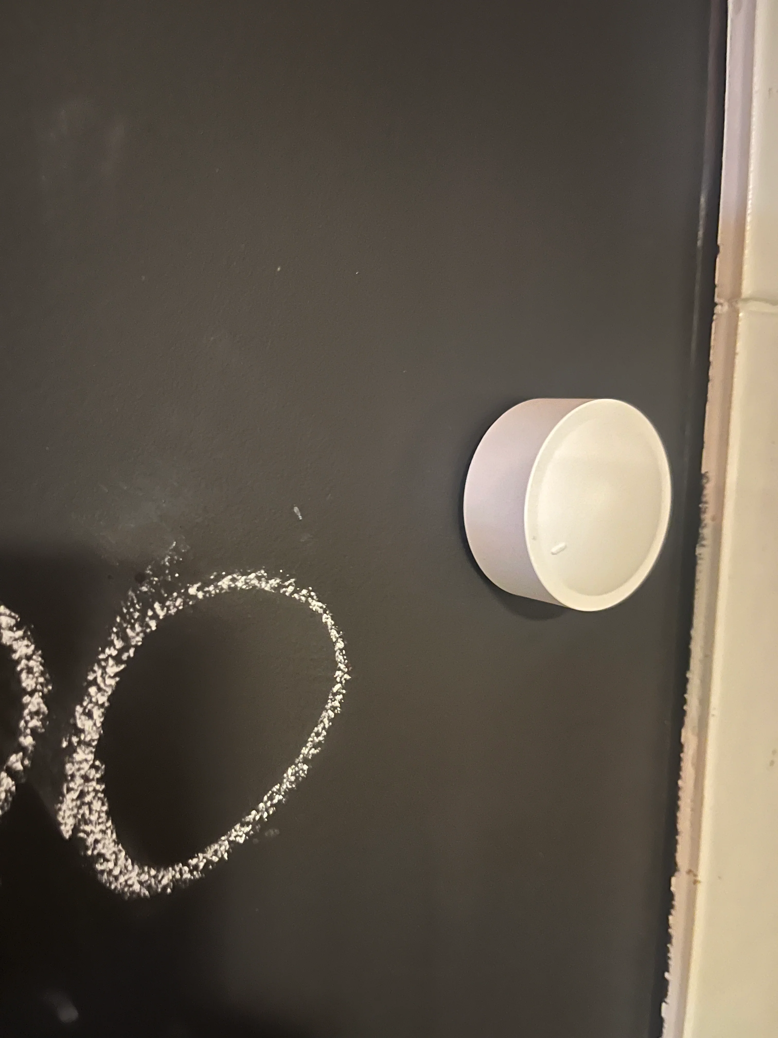 Tuya Smart Knob ZG-101Z/D installato a muro, lato sinistro