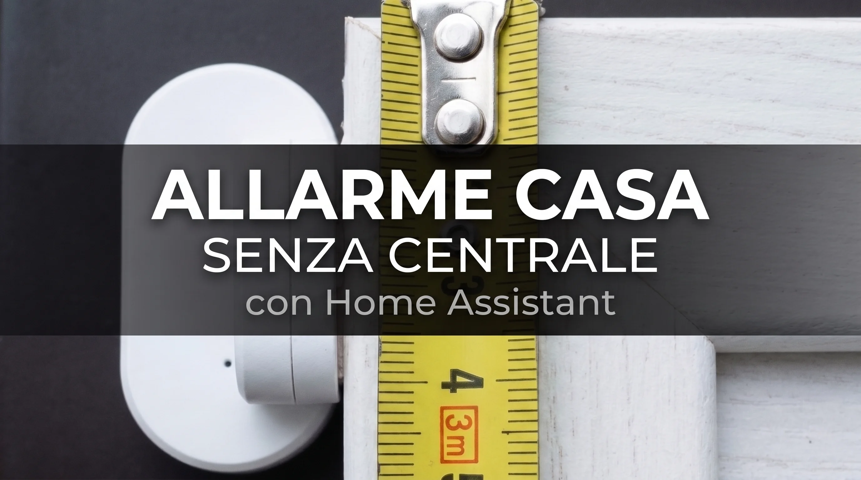 Sensore Zigbee di apertura installato sul telaio del portone d'ingresso