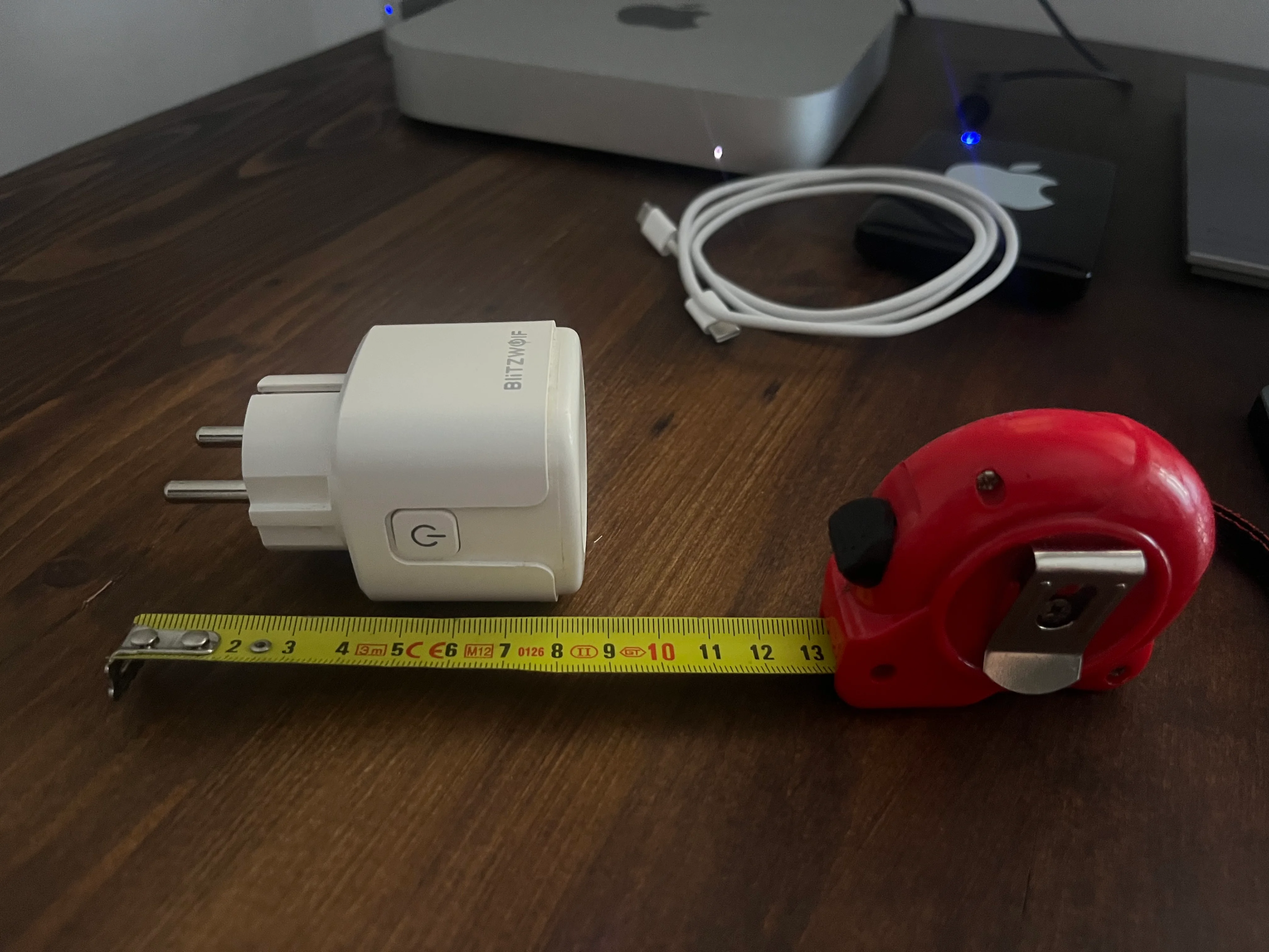 Presa smart Zigbee Tuya TS011F BlitzWolf vista laterale